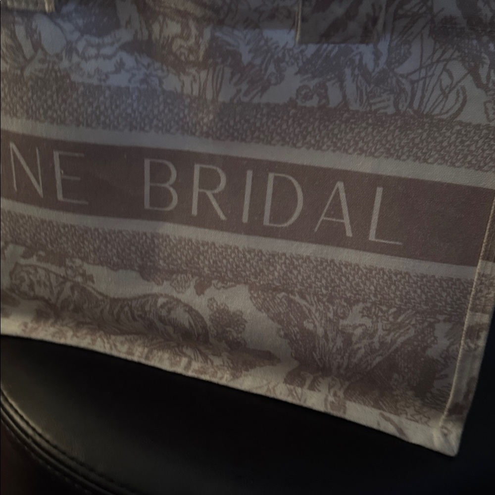 One Bridal Decorative canvas tote non branded. Great condition - Picture 3 of 9